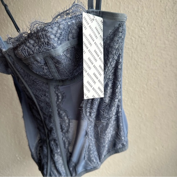 Corset Top - Picture 3 of 4